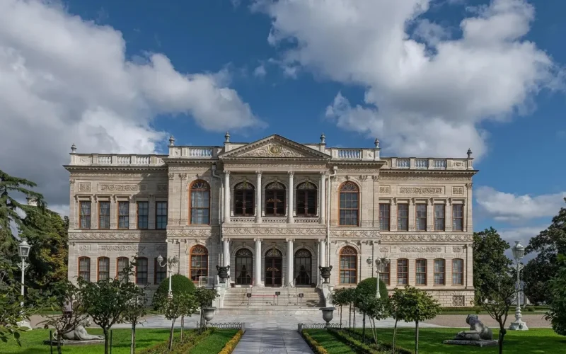 29 Ekim Dolmabahçe Sarayı ziyaret saatleri 2026: Dolmabahçe Sarayı bugün açık mı, saat kaçta kapanıyor?