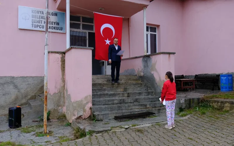 29 Ekim’de duygulandıran görüntü… Tek öğrencisi olan okulda tören: ‘İşte Cumhuriyet tam olarak budur’