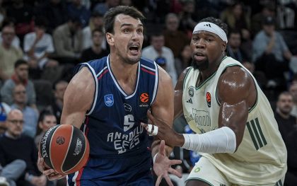 Anadolu Efes, lider Panathinaikos’u devirdi