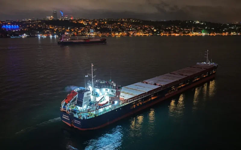 İstanbul Boğazı’nda kargo gemisi arızalandı: Trafik askıya alındı!