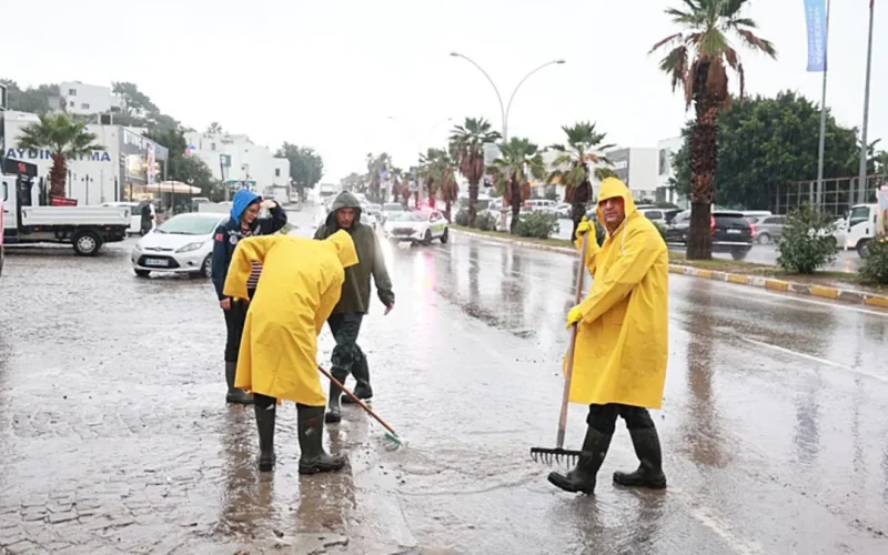 Muğla’da sağanak yağış hayatı felç etti! Mahsur kalan 9 kişi kurtarıldı