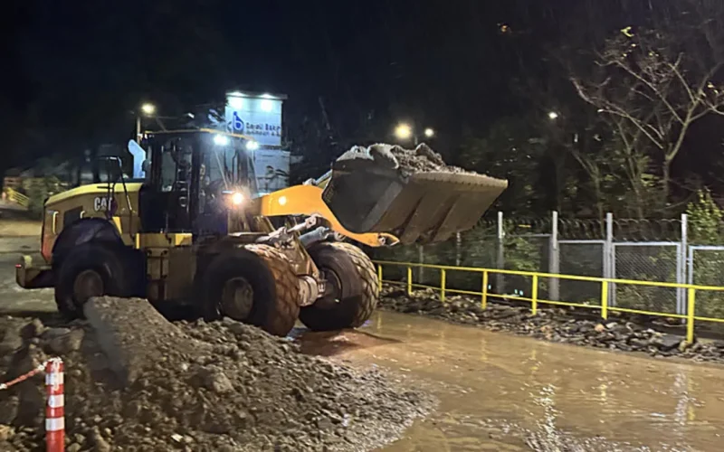 Rize’de sağanak taşkına neden oldu!